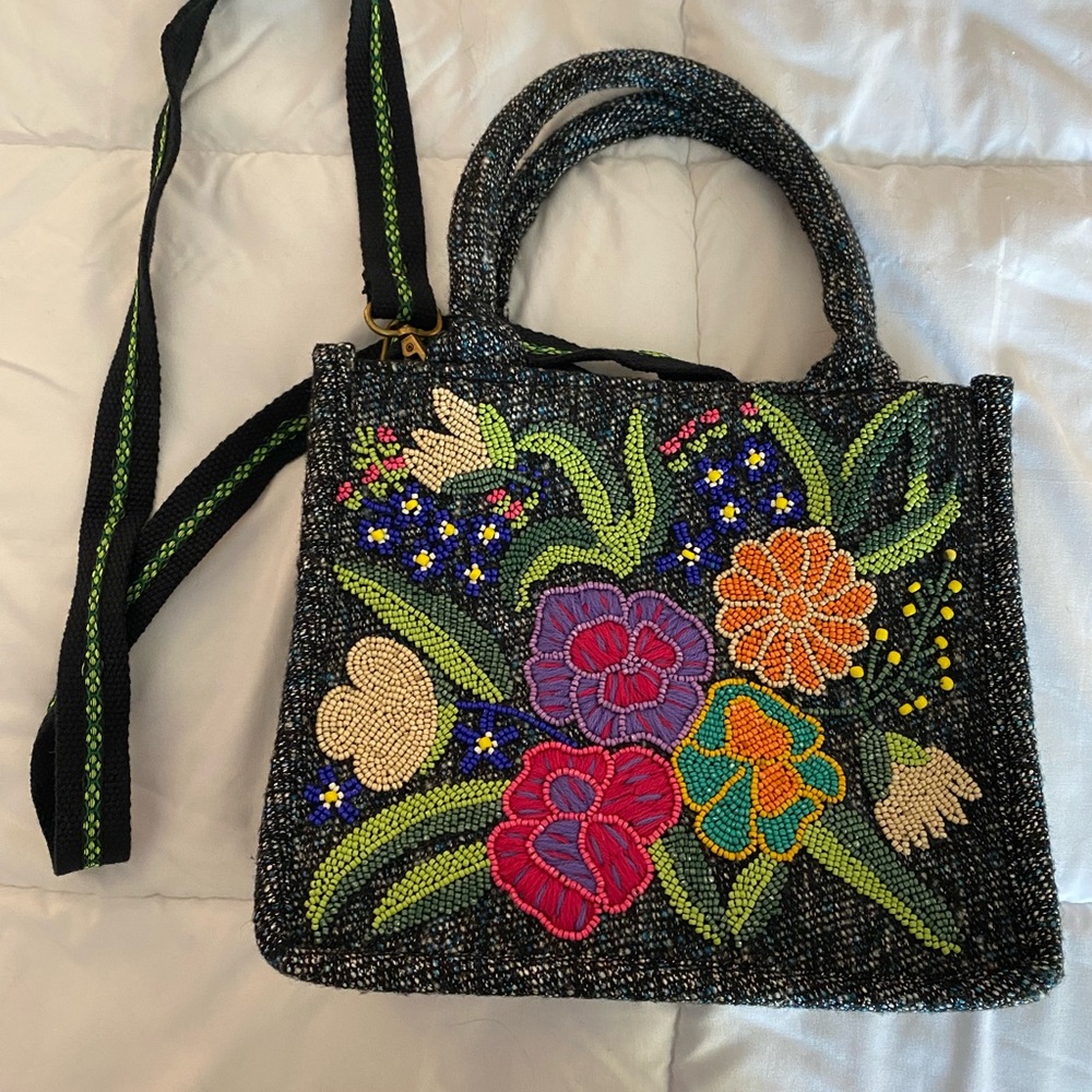 America & Beyond floral embroidered bag. - Picture 3 of 8